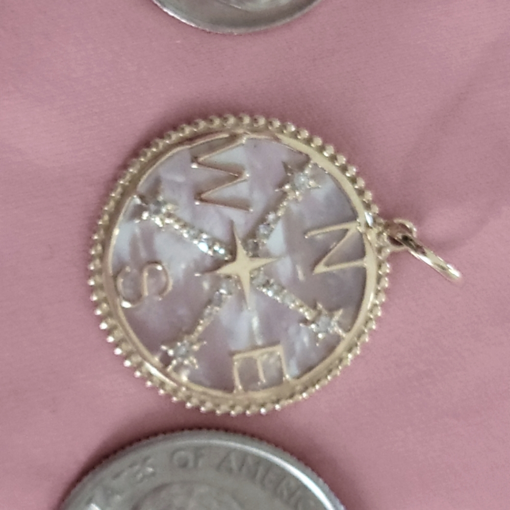 18k gold & mother of peril pendant. New wo tags